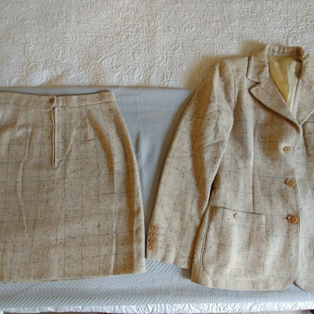 Genuine vintage tweed 2 piece skirt suit